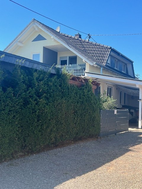 Elegantes Familienhaus mit Pool und erstklassiger Ausstattung in Perl-Borg zu verkaufen  Elegantes Familienhaus mit Pool und erstklassiger Ausstattung in Perl-Borg zu verkaufen