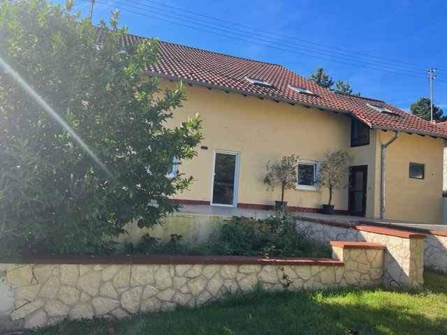 Ein Raumwunder!! Freistehendes 2-3 Familienhaus in ländlicher Gegend von Rehlingen-Siersburg zu verkaufen -Nähe Frankreich-  Ein Raumwunder!! Freistehendes 2-3 Familienhaus in ländlicher Gegend von Rehlingen-Siersburg zu verkaufen -Nähe Frankreich-