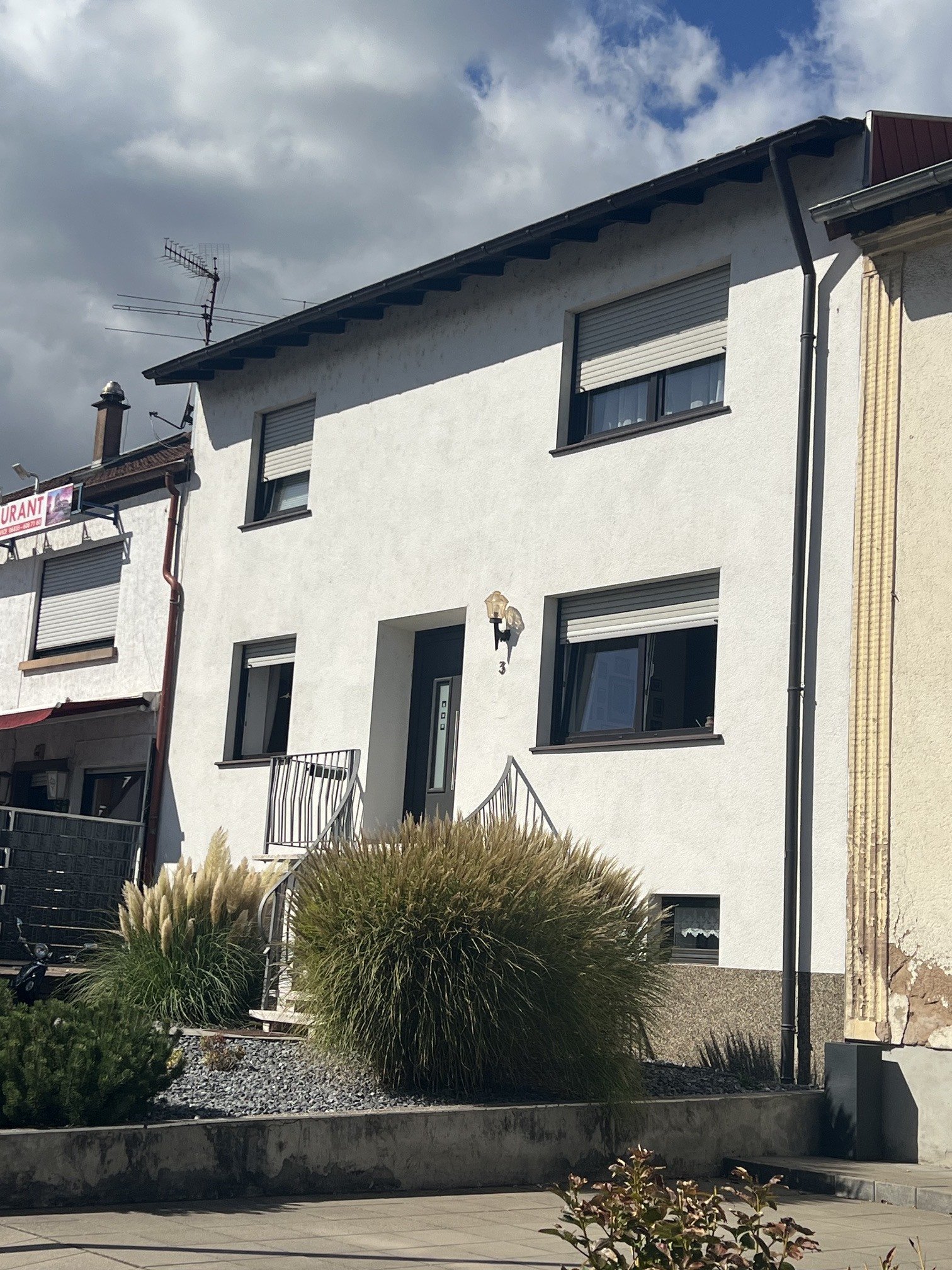 Großzügiges Reihenmittelhaus mit großer Dachterrasse – Komfortables Wohnen in Rehlingen-Siersburg Großzügiges Reihenmittelhaus mit großer Dachterrasse – Komfortables Wohnen in Rehlingen-Siersburg