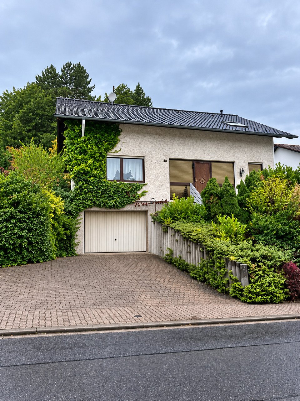 Großzügiges Einfamilienhaus in Großrosseln – Stilvolles Wohnen mit Kamin und großem Garten Großzügiges Einfamilienhaus in Großrosseln – Stilvolles Wohnen mit Kamin und großem Garten